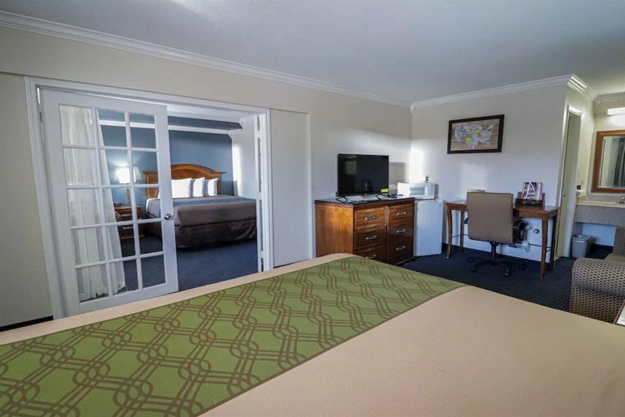 University Inn & Suites San Antonio Kültér fotó