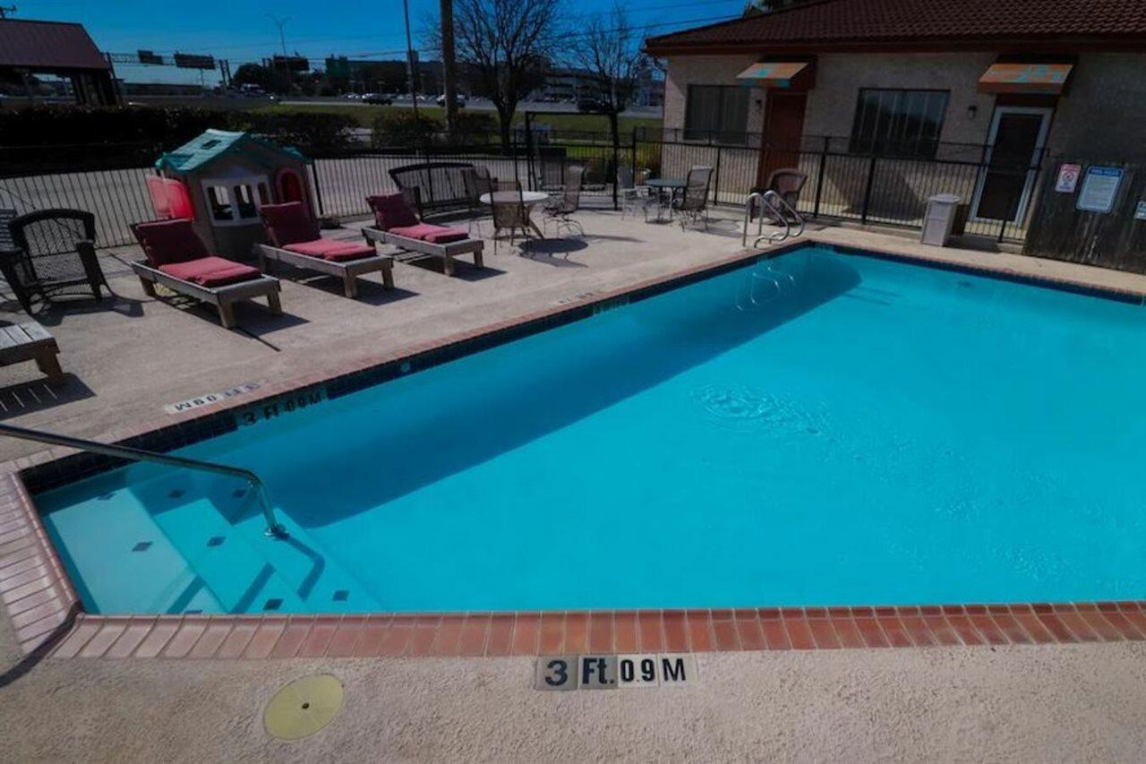 University Inn & Suites San Antonio Kültér fotó