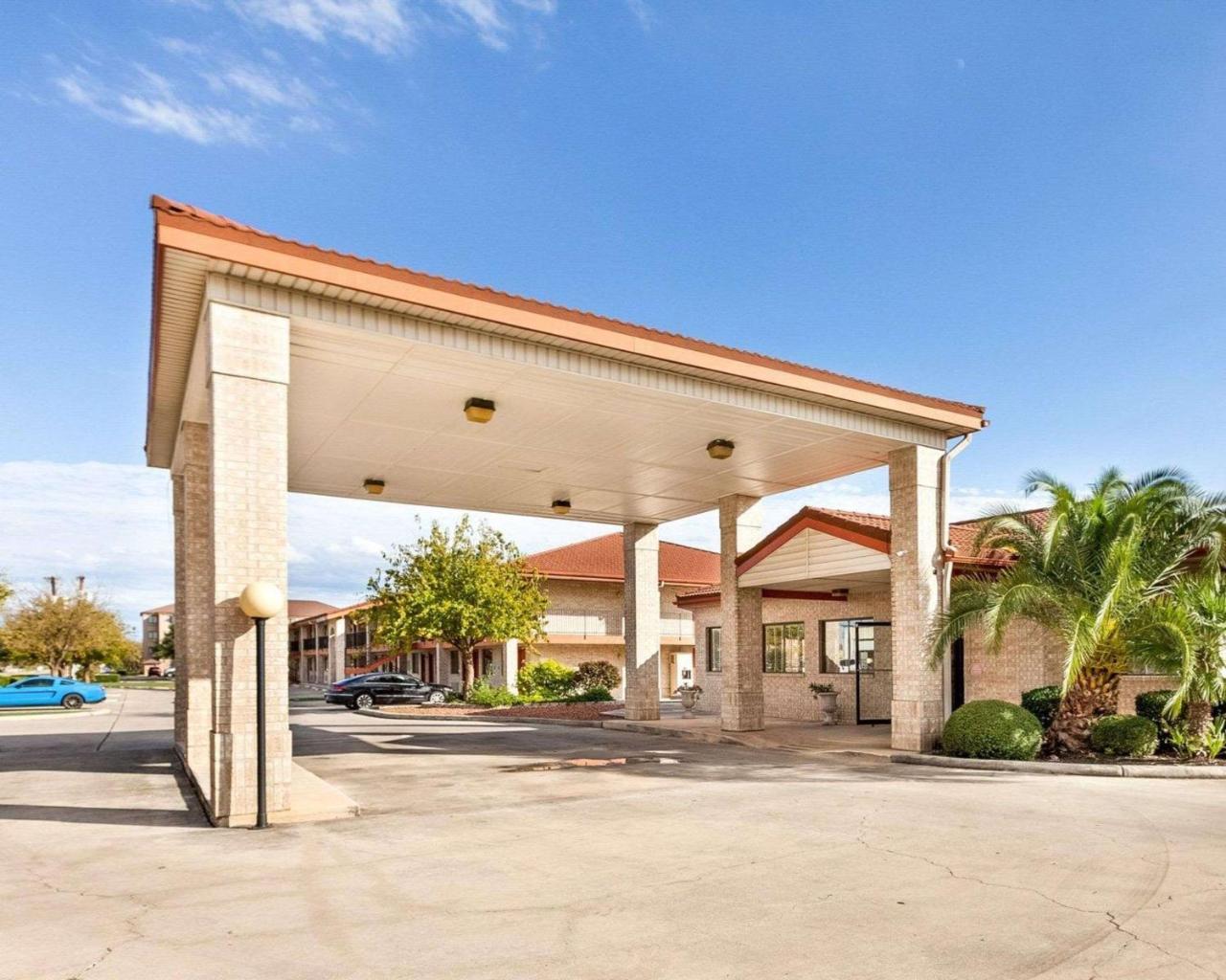 University Inn & Suites San Antonio Kültér fotó