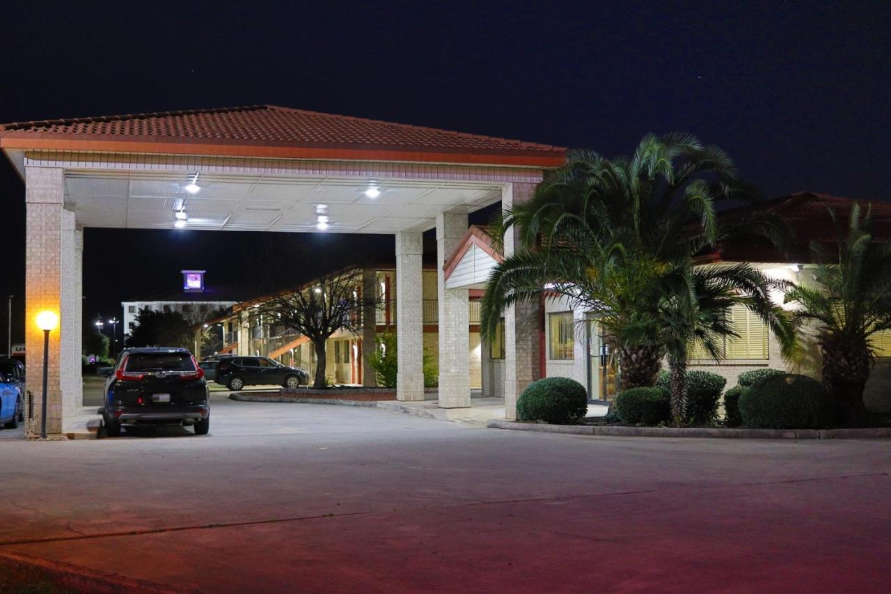 University Inn & Suites San Antonio Kültér fotó