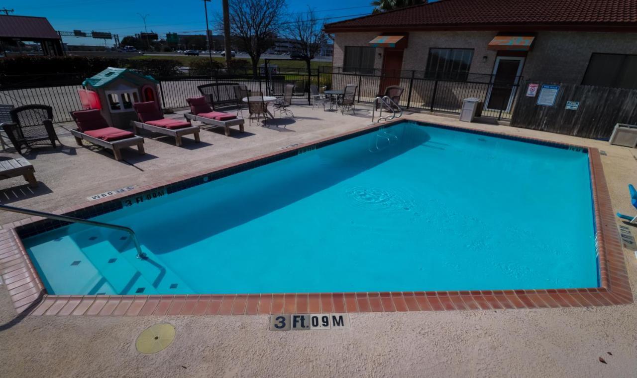 University Inn & Suites San Antonio Kültér fotó