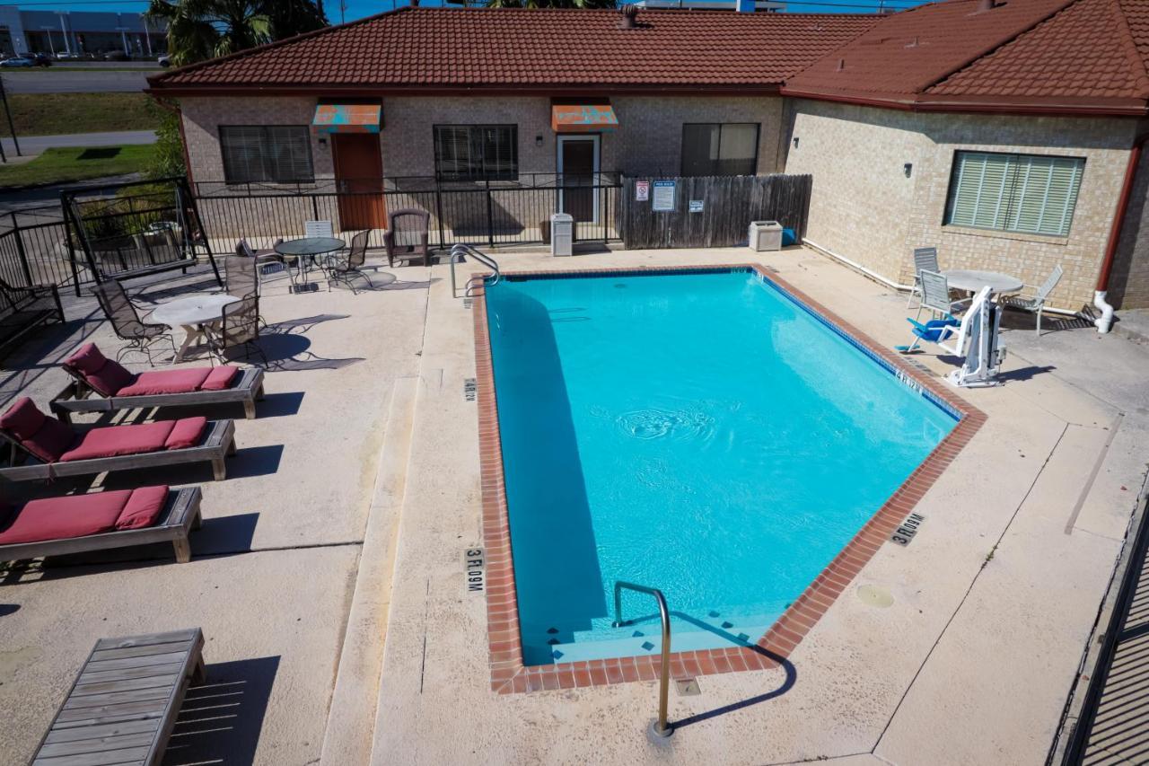 University Inn & Suites San Antonio Kültér fotó